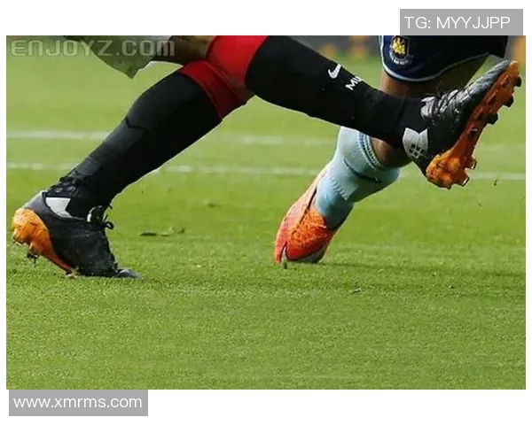 足球明星常穿球鞋的利与弊分析及其对青少年球员的影响